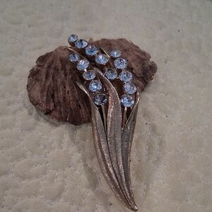 VINTAGE GOLDTONE RHINESTONE FLORAL BROOCH ** OLD **